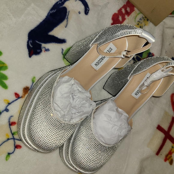 Steve Madden Shoes - Picture 9 of 12